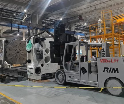 Versa-Lift grua interior posicionamiento CNC planta Tijuana AZVIR